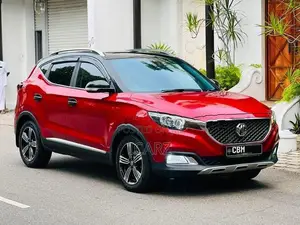 MG ZS Essence Black Top 2021