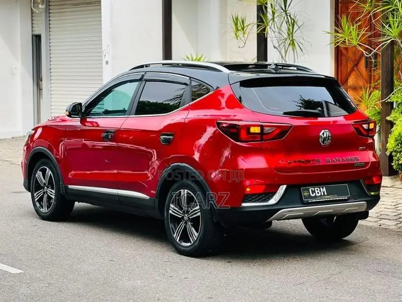 MG ZS Essence Black Top 2021