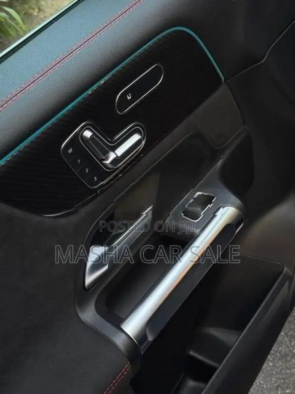 Mercedes Benz GLB 180 AMG Premium Plus 2024