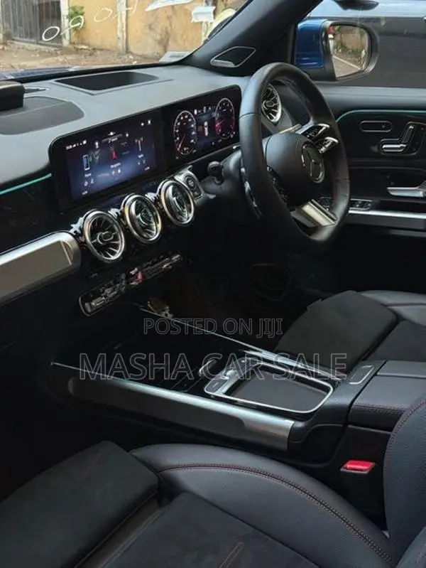 Mercedes Benz GLB 180 AMG Premium Plus 2024