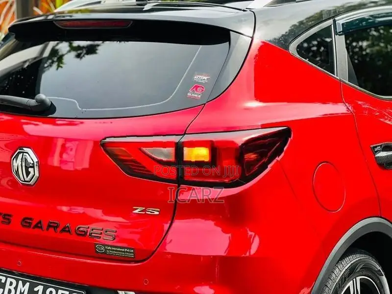MG ZS Essence Black Top 2021