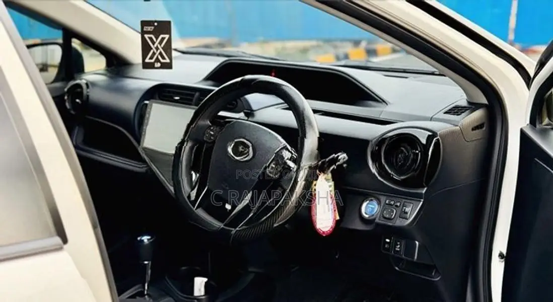 Toyota Aqua Urban 2015