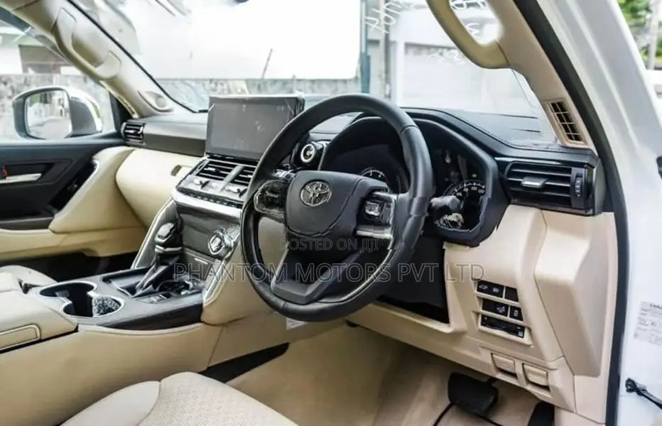 Toyota Land Cruiser Sahara LC300 Diesel Spec 2023
