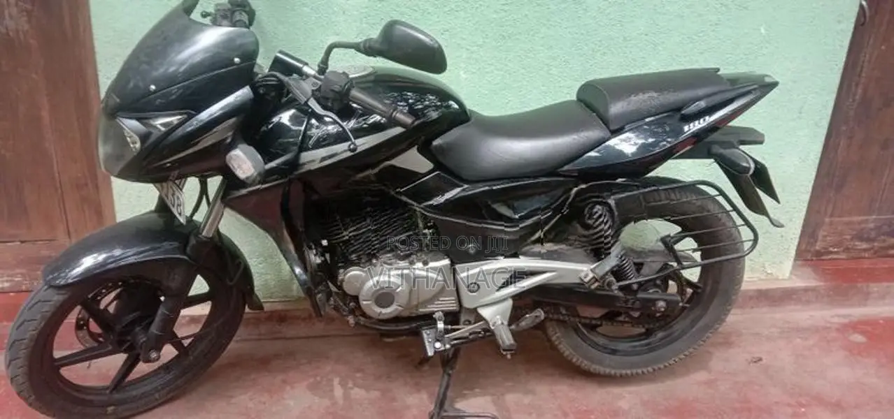 Bajaj Pulsar 180 2015