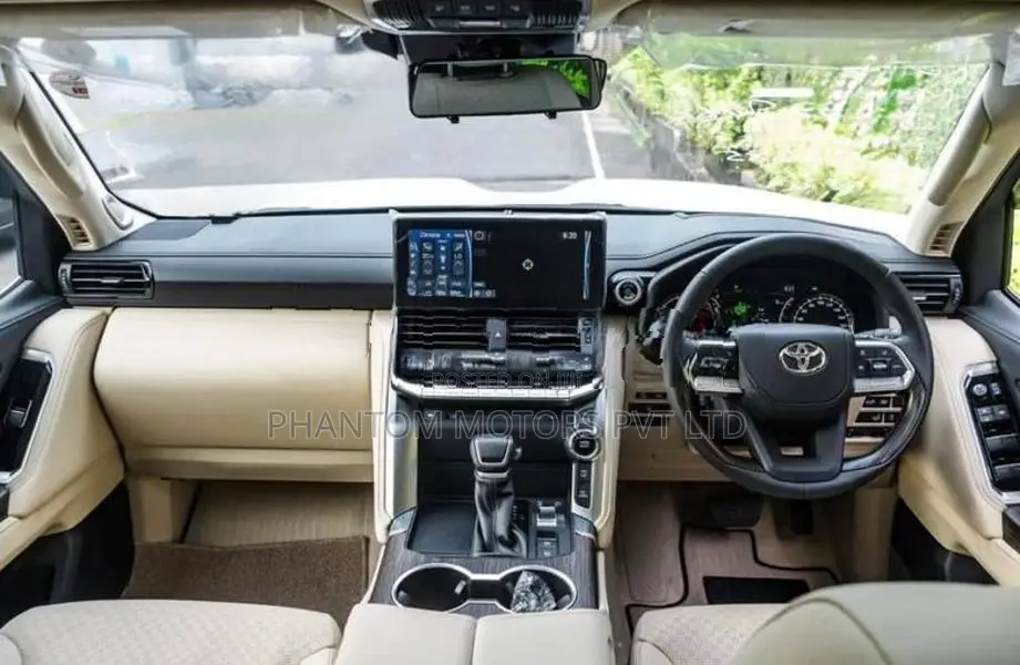 Toyota Land Cruiser Sahara LC300 Diesel Spec 2023