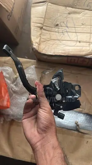 Vezel Bonnet Lock