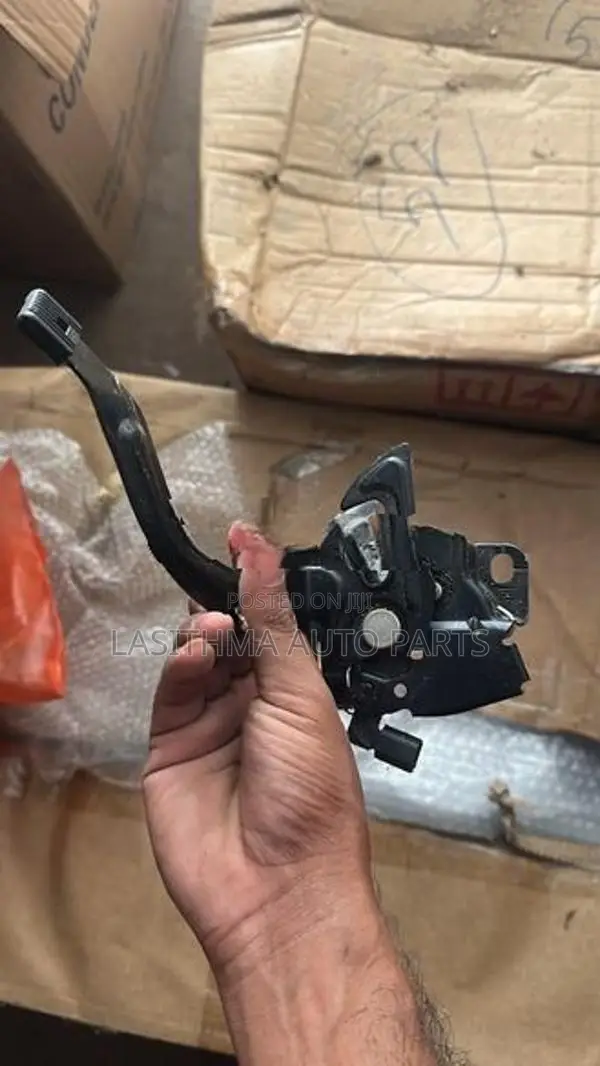 Vezel Bonnet Lock