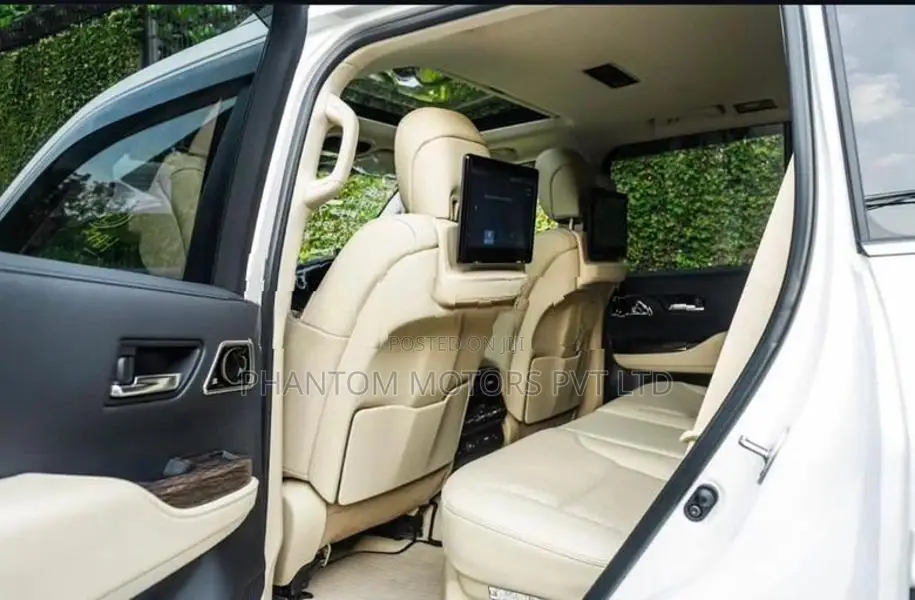 Toyota Land Cruiser Sahara LC300 Diesel Spec 2023