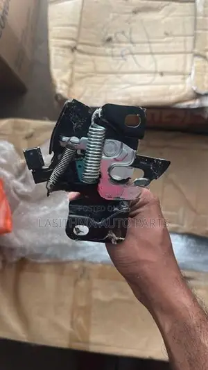 Vezel Bonnet Lock