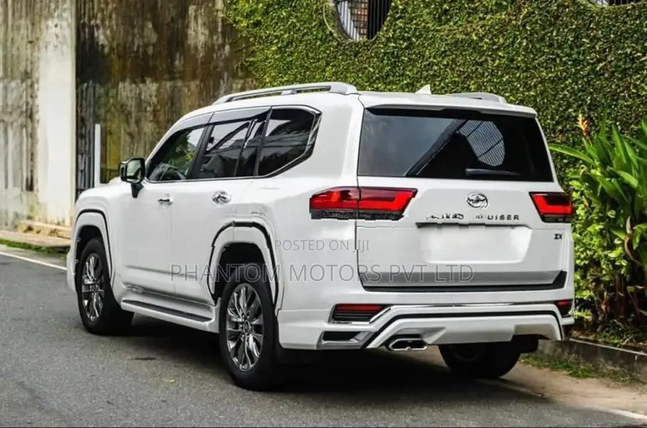 Toyota Land Cruiser Sahara LC300 Diesel Spec 2023
