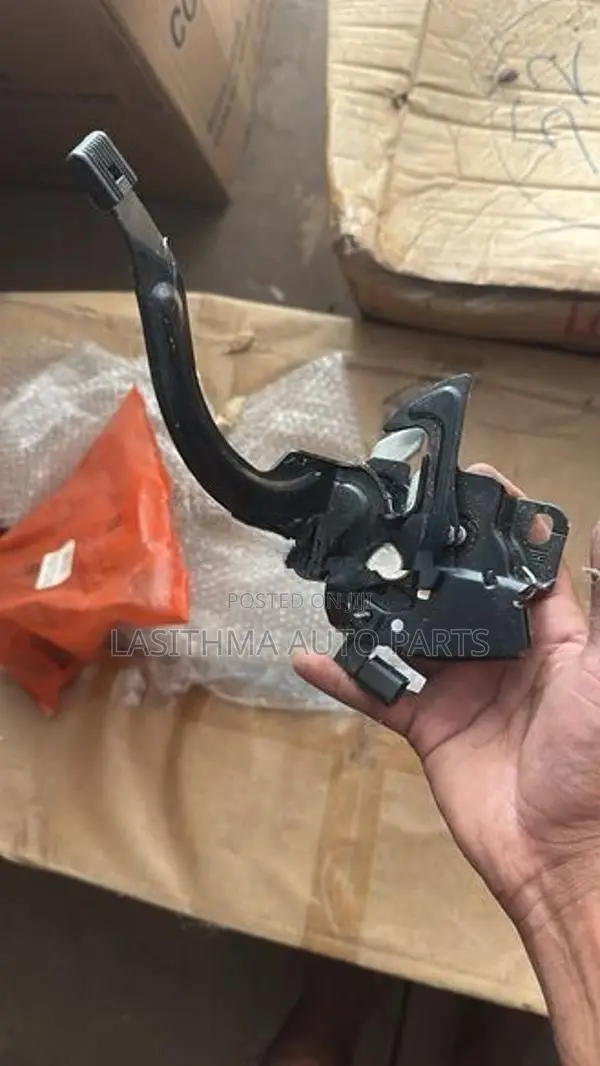 Vezel Bonnet Lock