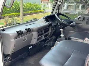 Isuzu Elf NHR Full Body 2004