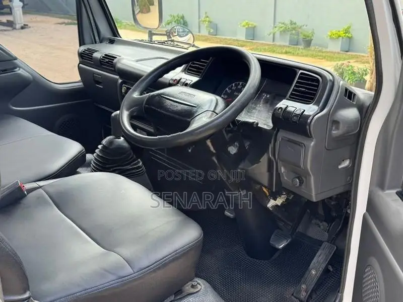 Isuzu Elf NHR Full Body 2004