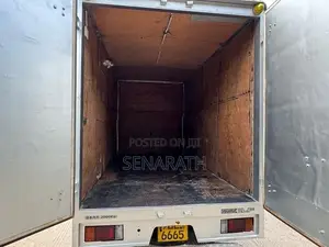 Isuzu Elf NHR Full Body 2004