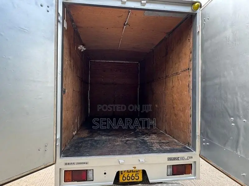 Isuzu Elf NHR Full Body 2004