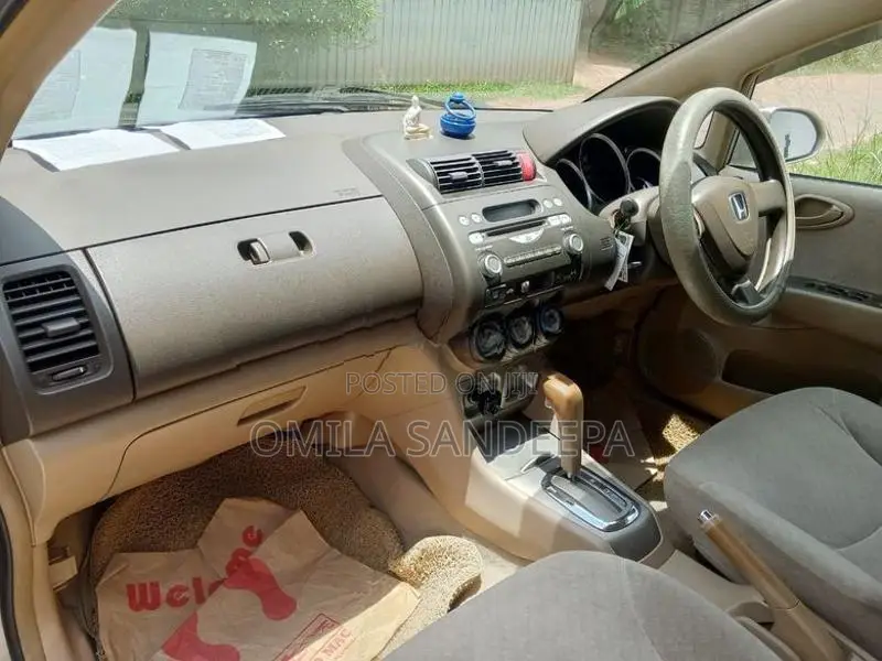 Honda Fit Aria 2005