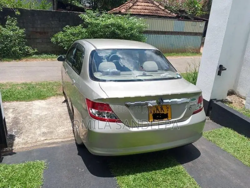 Honda Fit Aria 2005