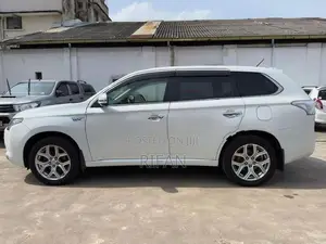 Mitsubishi Outlander PHEV 2014
