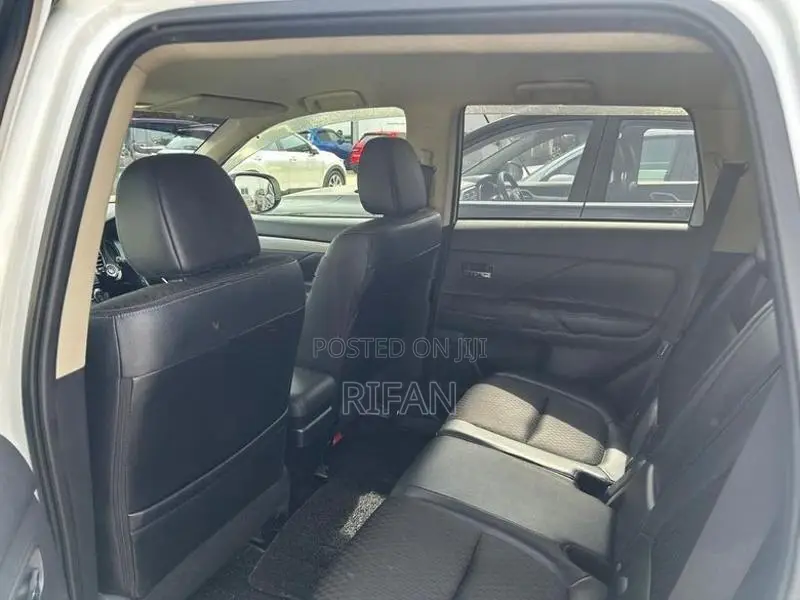 Mitsubishi Outlander PHEV 2014