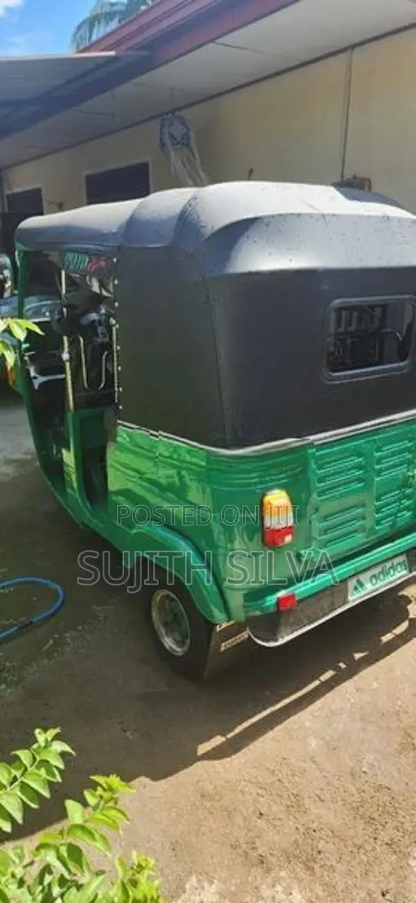 Bajaj RE 2011