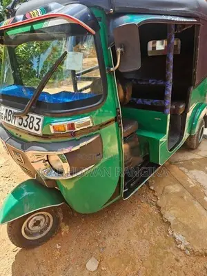 Bajaj RE 2016