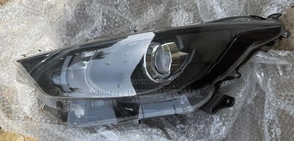 Toyota Yaris Head Light