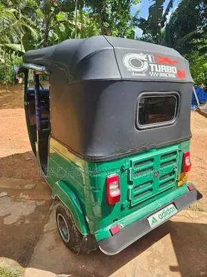 Bajaj RE 2016