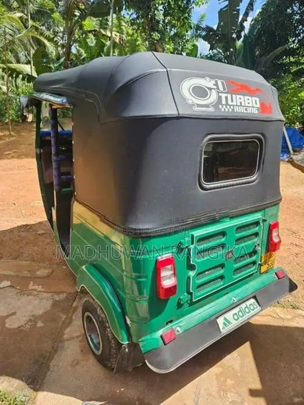 Bajaj RE 2016