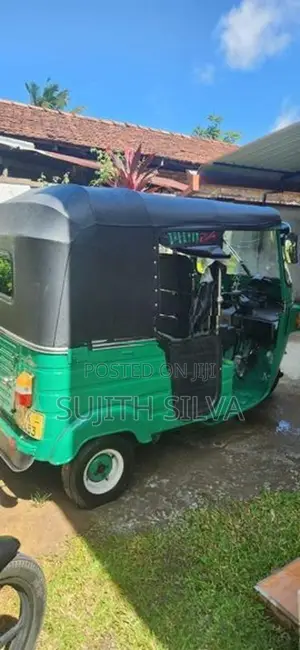 Bajaj RE 2011