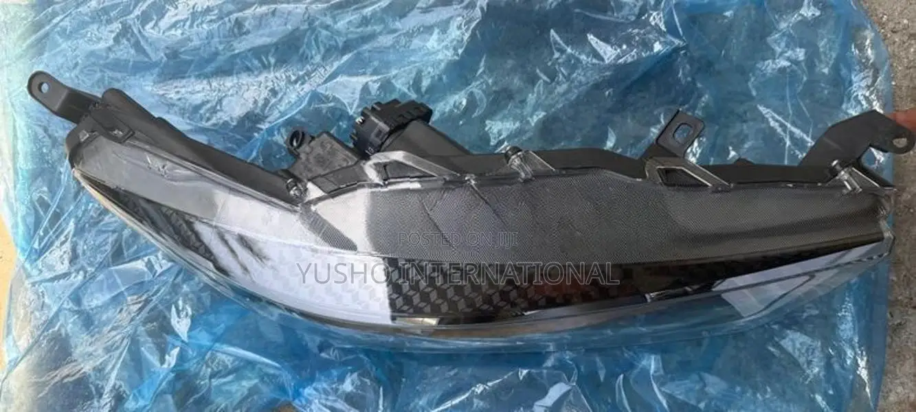 Toyota Yaris Head Light