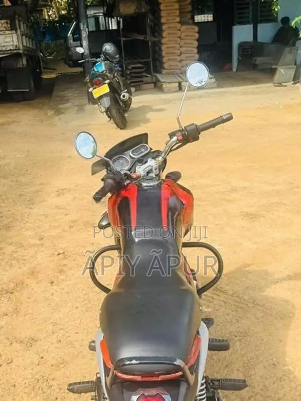Bajaj V12 2014