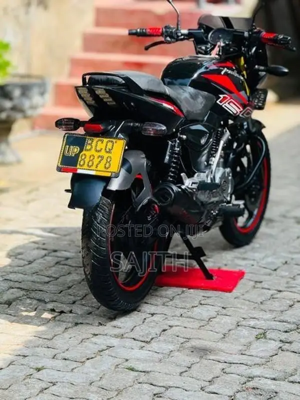 Bajaj Pulsar 150 2015