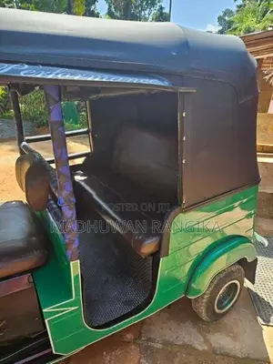 Bajaj RE 2016