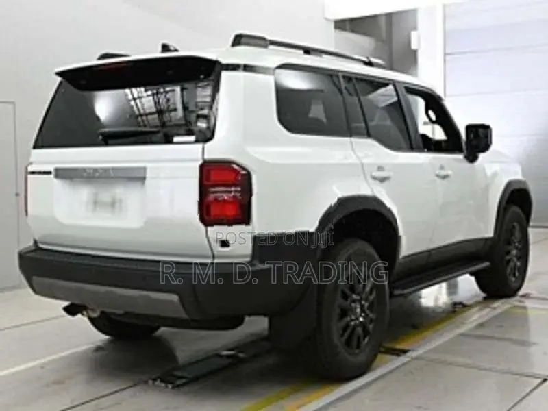 Toyota Land Cruiser VX 2025
