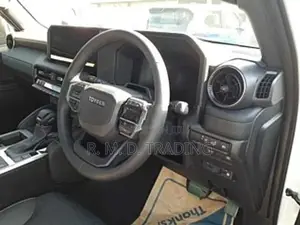 Toyota Land Cruiser VX 2025