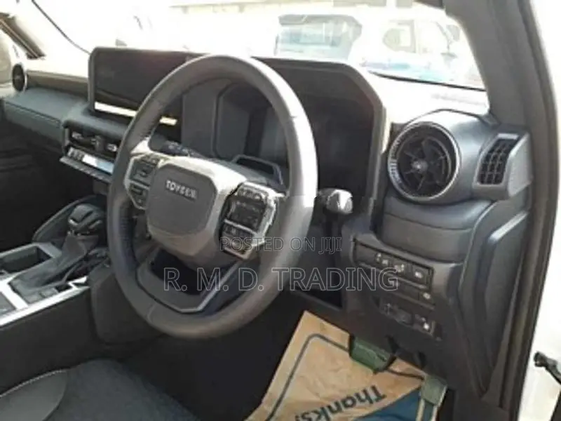 Toyota Land Cruiser VX 2025