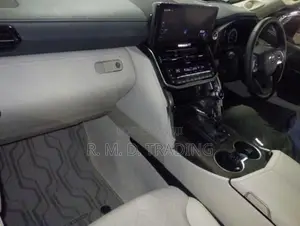 Toyota Land Cruiser ZX 2025