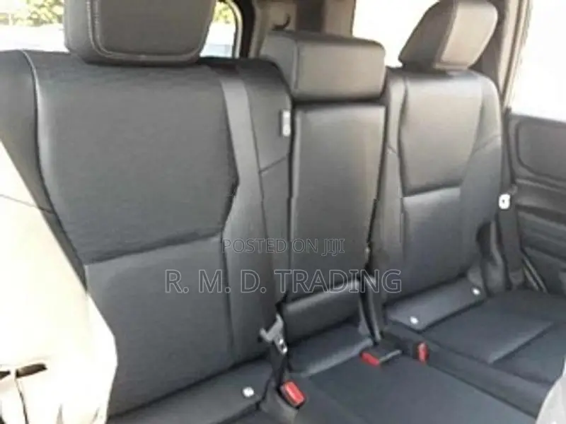 Toyota Land Cruiser VX 2025