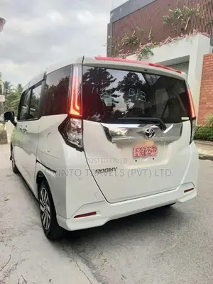 Toyota Roomy Custom GT 2024