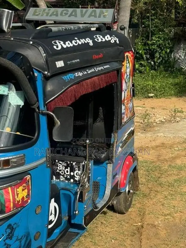 Bajaj RE 2017