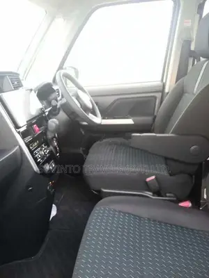 Toyota Roomy Custom GT 2024
