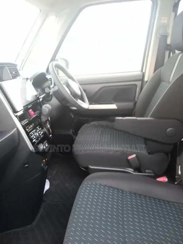 Toyota Roomy Custom GT 2024