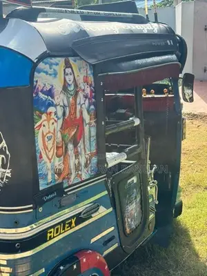 Bajaj RE 2017