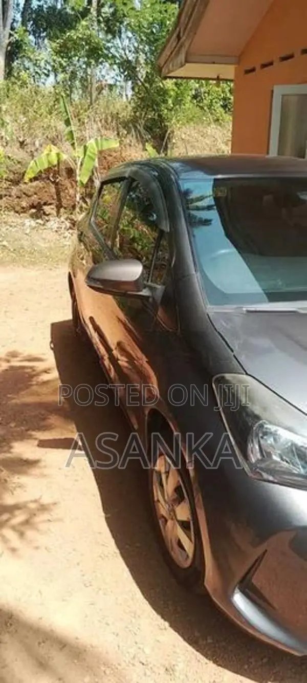 Toyota Vitz 2016