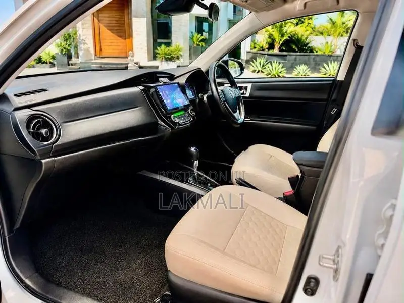 Toyota Axio Hybrid G Grade 2017