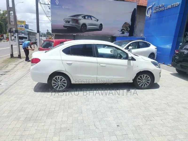 Mitsubishi Attrage 2016
