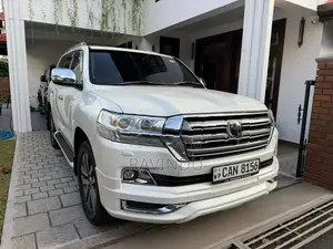 Toyota Land Cruiser V8 Genuine Face lift 2016