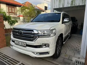 Toyota Land Cruiser V8 Genuine Face lift 2016