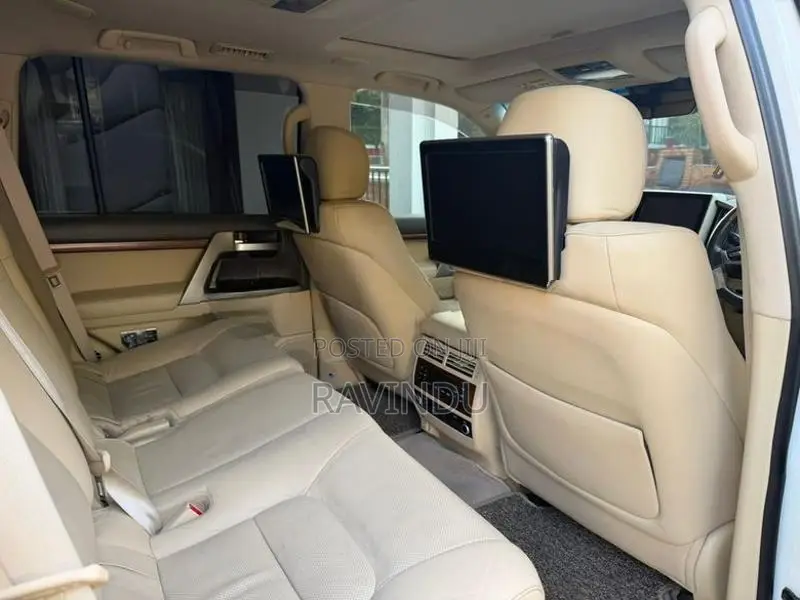 Toyota Land Cruiser V8 Genuine Face lift 2016
