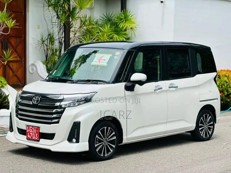 Toyota Roomy Custom GT Blacktop 2025